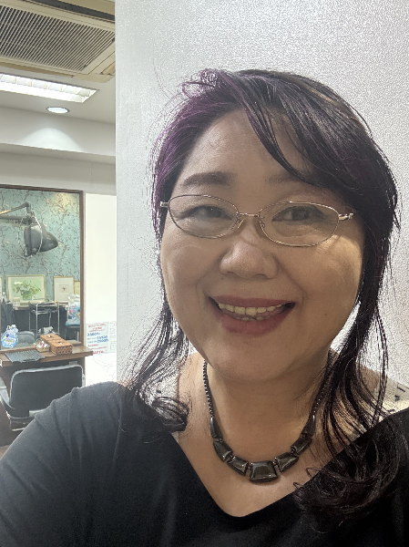 エステ・メイク担当　万理